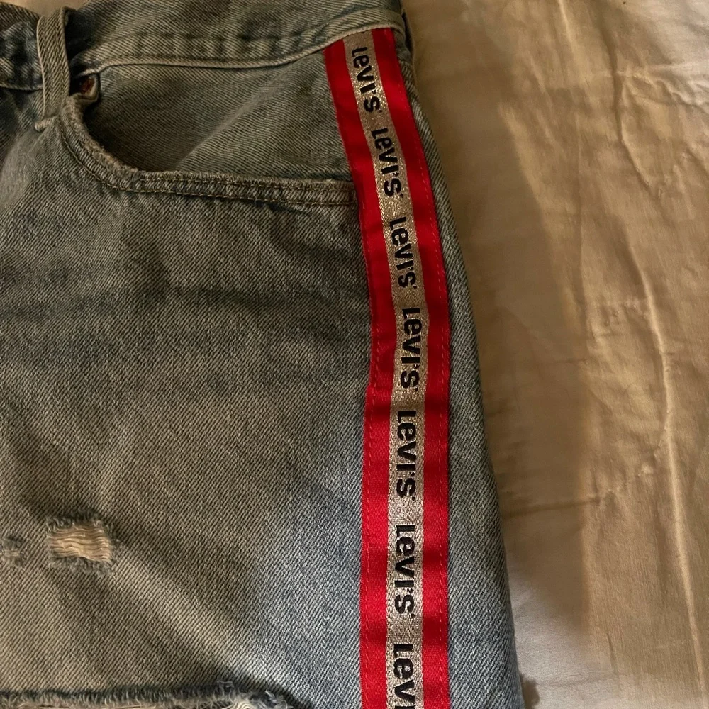 Levi 501 Jean Shorts - Picture 2 of 7